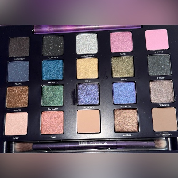 NIB URBAN DECAY VICE 2 PALETTE BESTSELLING SHADES RARE HTF + Double Ended Brush - Picture 1 of 5